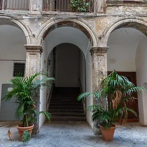Appartamento Nilo 1 - Shelter In The Center By Napoliapartments, Napoli