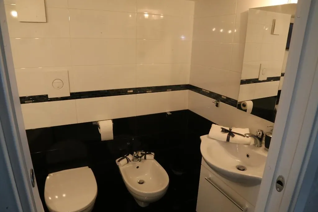 Holiday home Casa Vacanze Sannazzaro 70 Naples