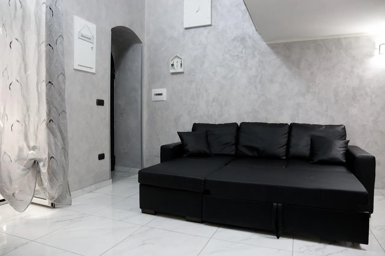 Holiday home Casa Vacanze Sannazzaro 70 Naples