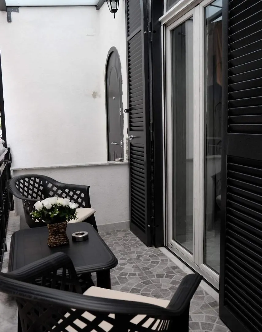 Holiday home Casa Vacanze Sannazzaro 70 Naples